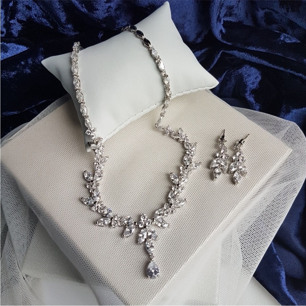 Swarovski Silver Crystal Drop Earrings - Picture 4 of 9